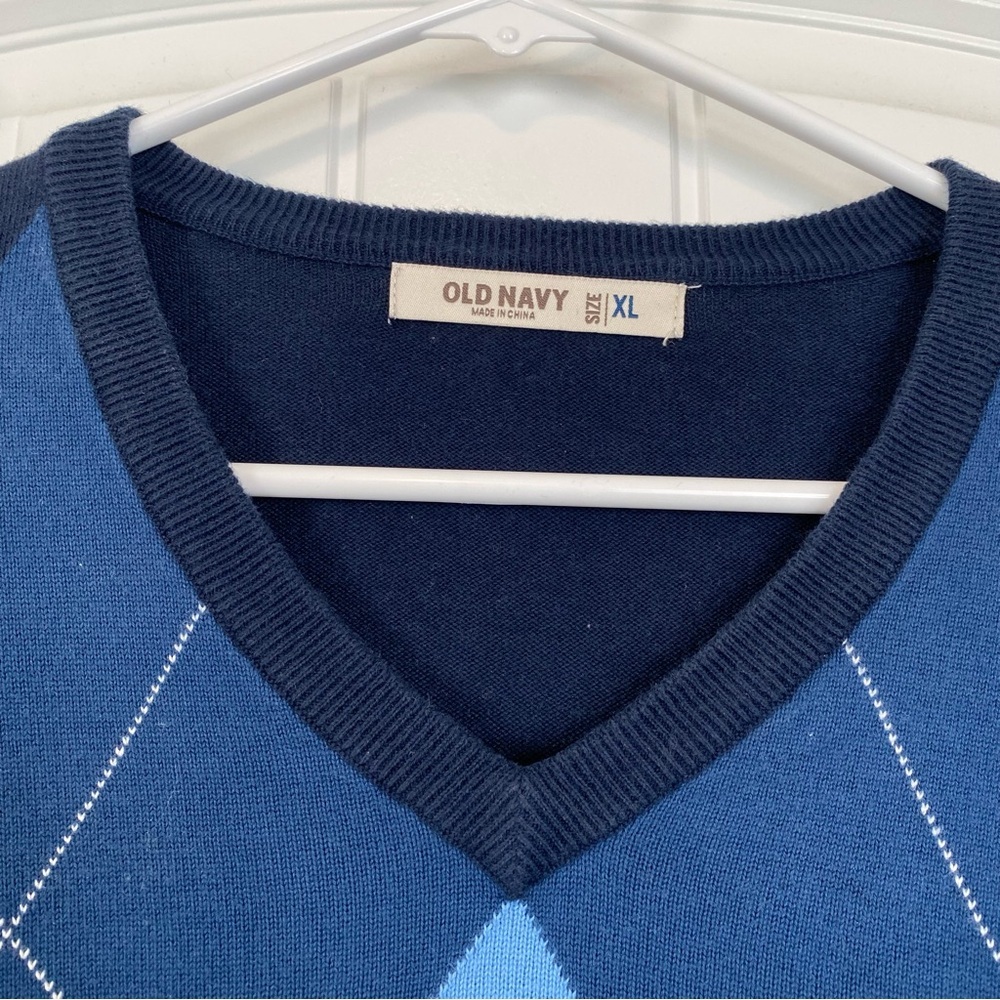 Old Navy Men's Navy Blue V Neck Argyle Sweater Size XL - Picture 2 of 4